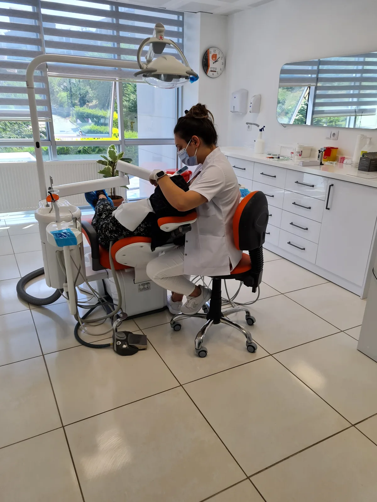 Dent Mavi'de diş eti tedavisi uygulaması