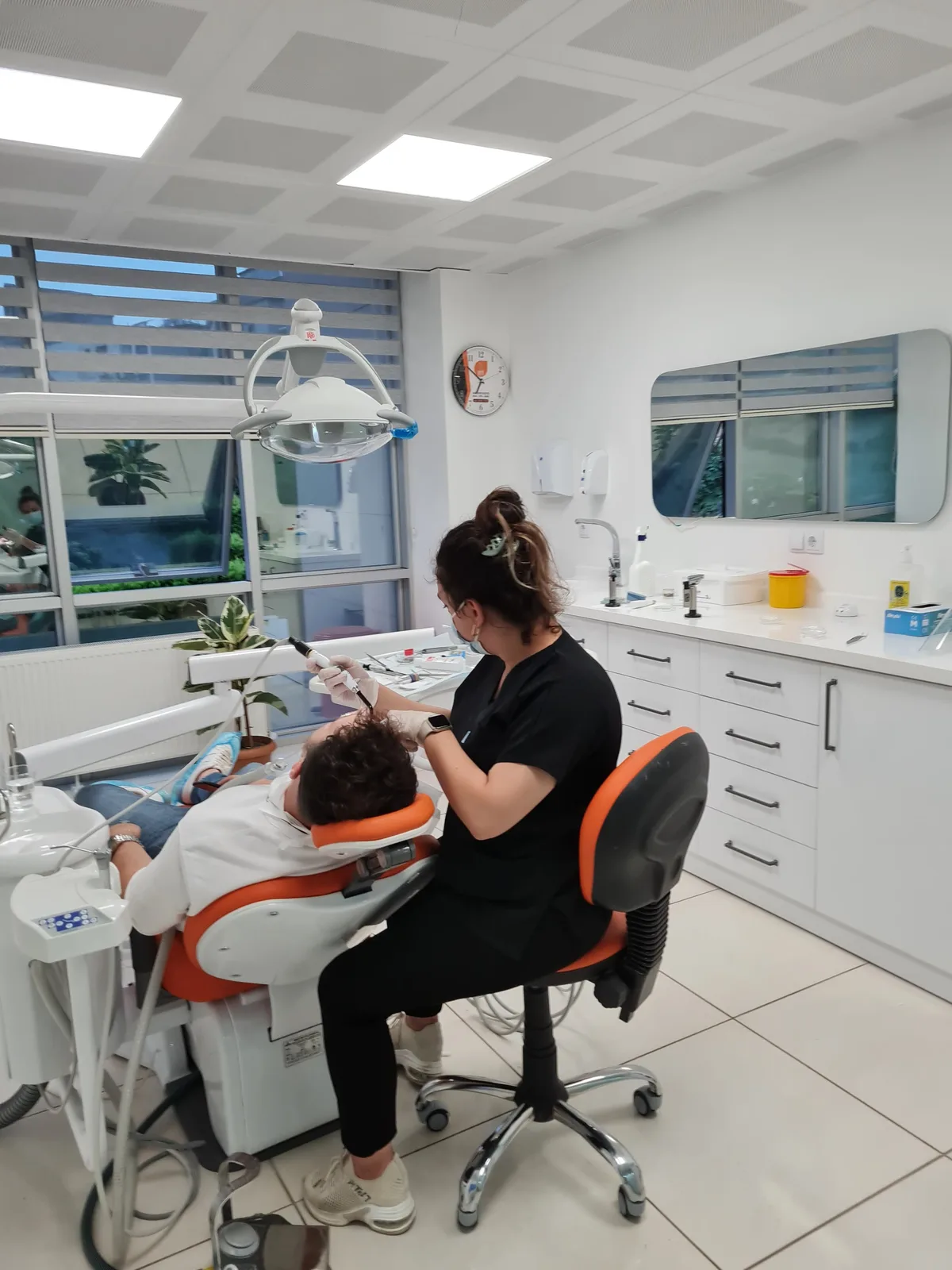 Dent Mavi'de diş dolgusu uygulaması