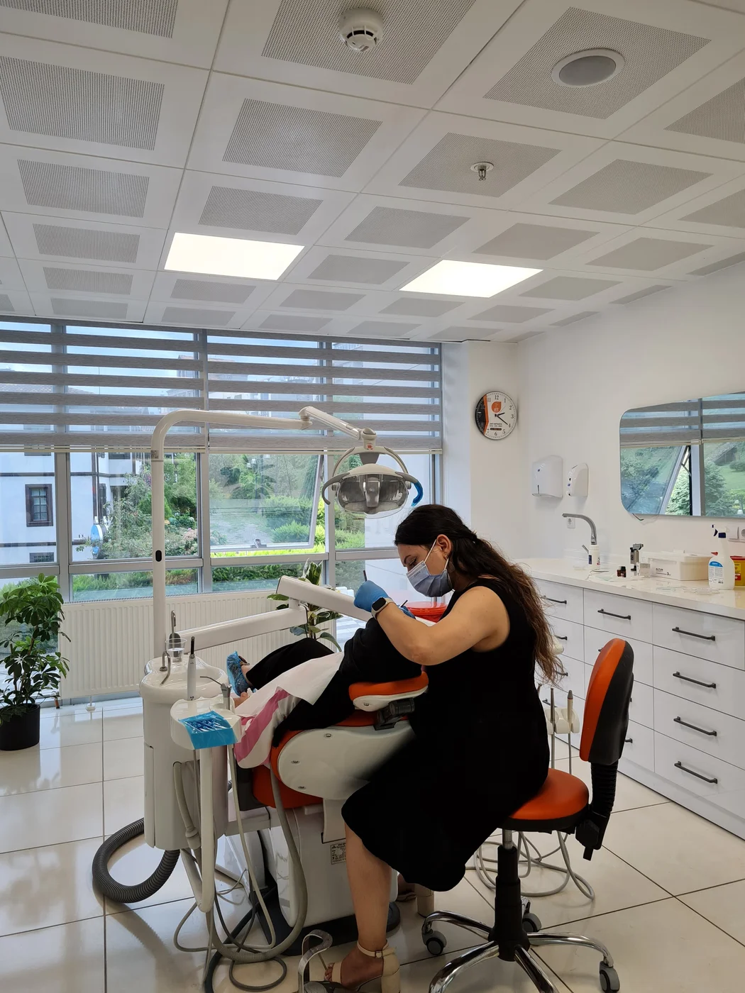 Dent Mavi'de hekimimiz hastasıyla muayene sırasında